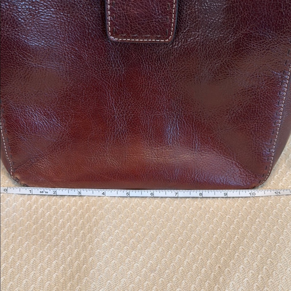 Fossil Brown Leather Shoulder Bag with Timeless Design - Picture 5 of 13